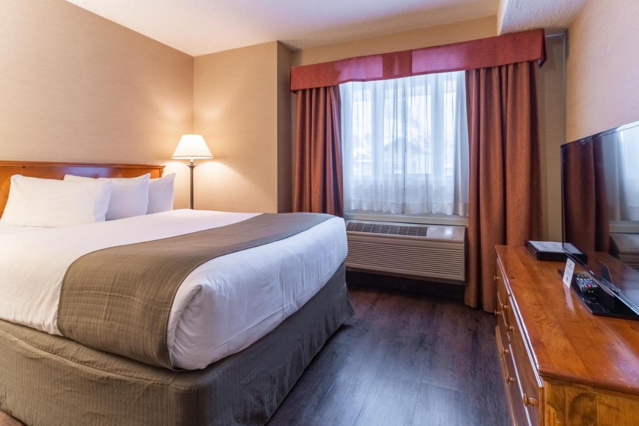 Canmore Inn & Suites Екстер'єр фото