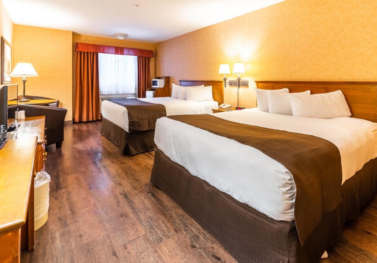 Canmore Inn & Suites Екстер'єр фото