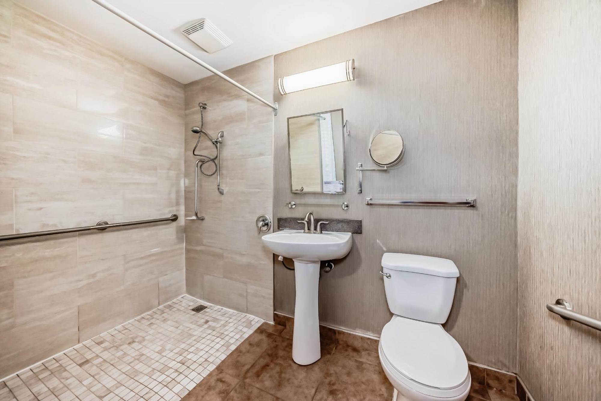 Canmore Inn & Suites Екстер'єр фото