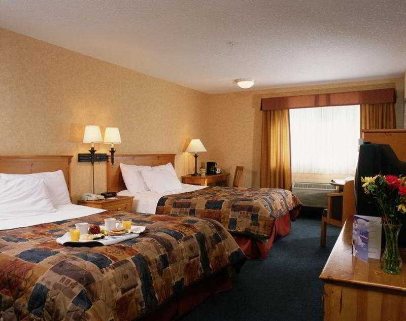 Canmore Inn & Suites Екстер'єр фото