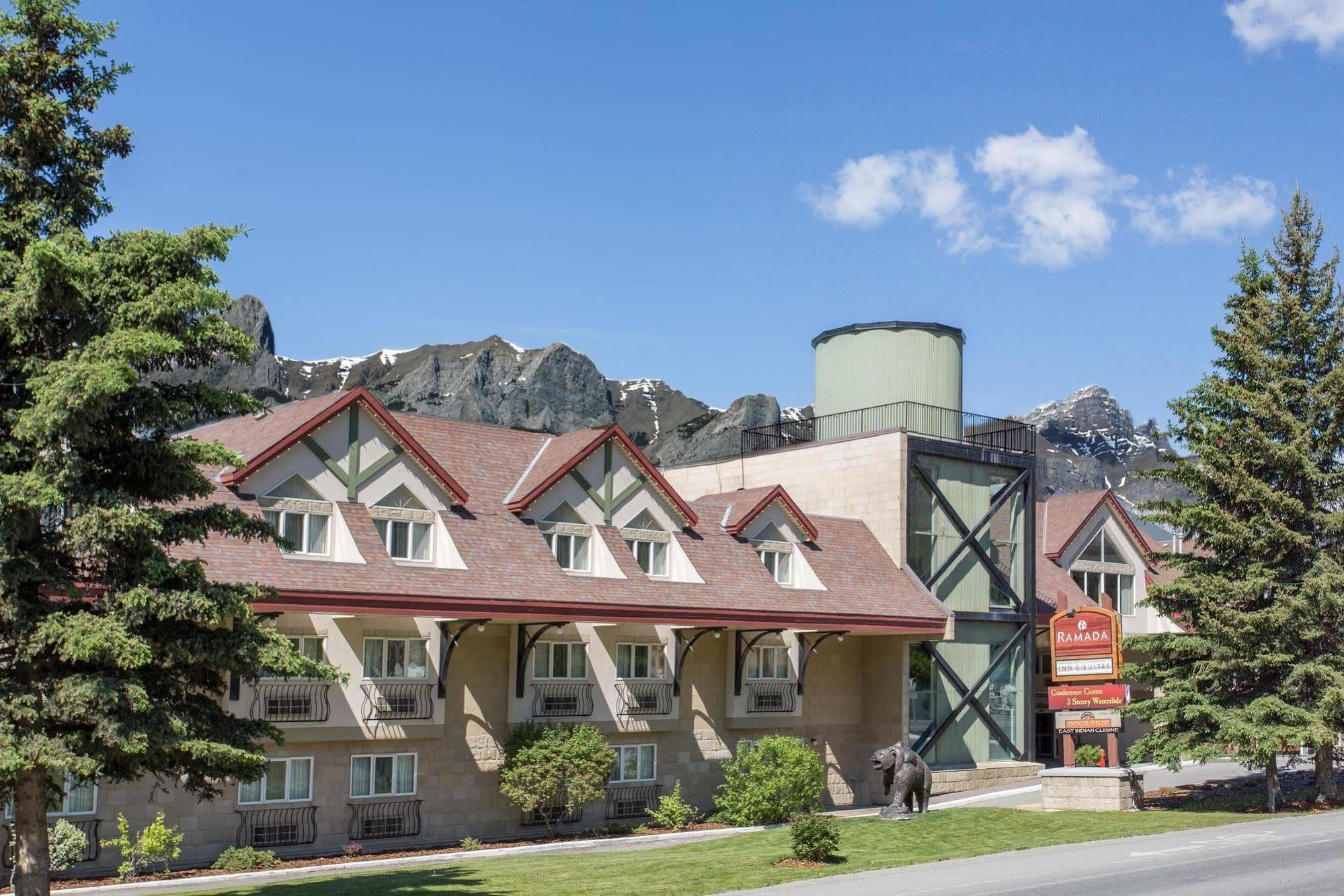 Canmore Inn & Suites Екстер'єр фото