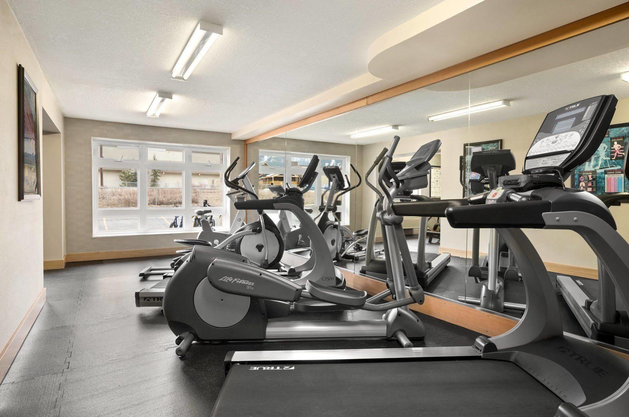 Canmore Inn & Suites Екстер'єр фото