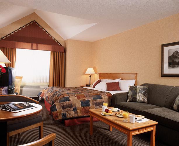 Canmore Inn & Suites Номер фото